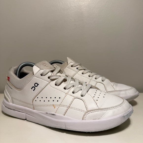 On Running Shoes - ON The Roger Clubhouse White Leather Womens Size 6 Athletic Running Sneaker READ